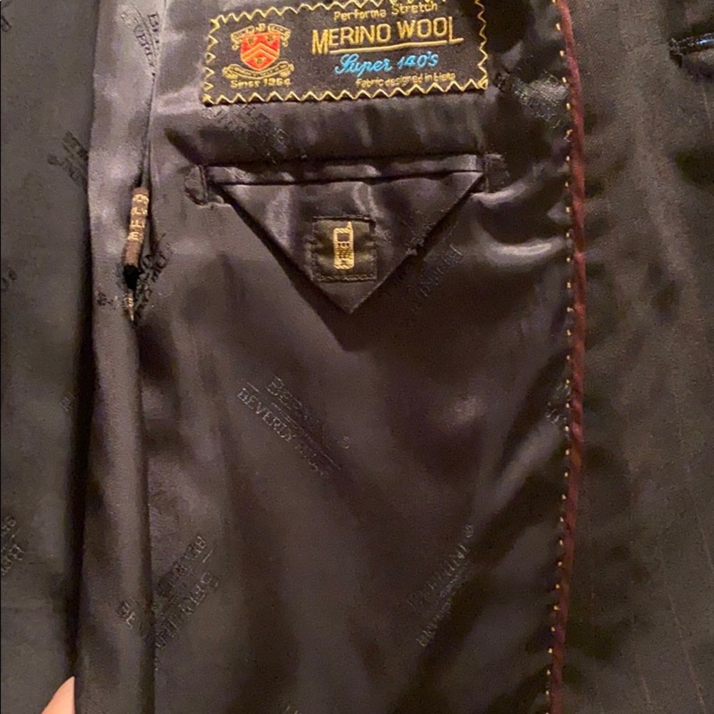 Suit - Picture 5 of 7